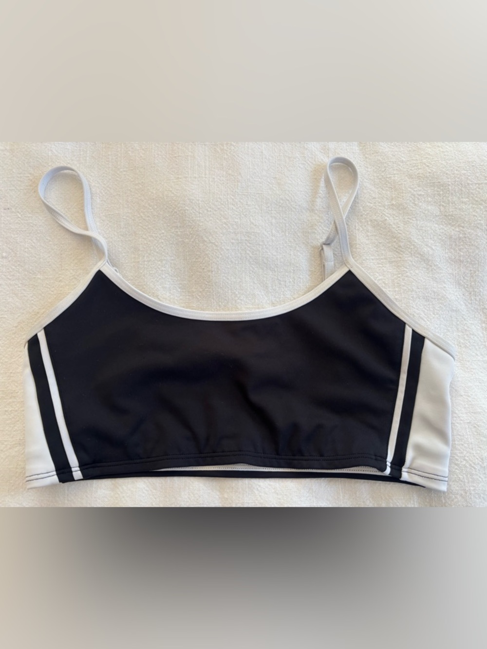 ALO Airlift Yoga Black and White Bra